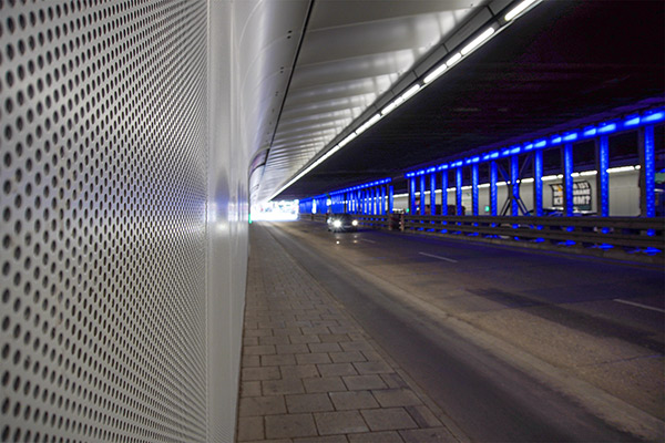 Hochabsorbierende Lärmschutzverkleidung aus Aluminium eines Tunnels