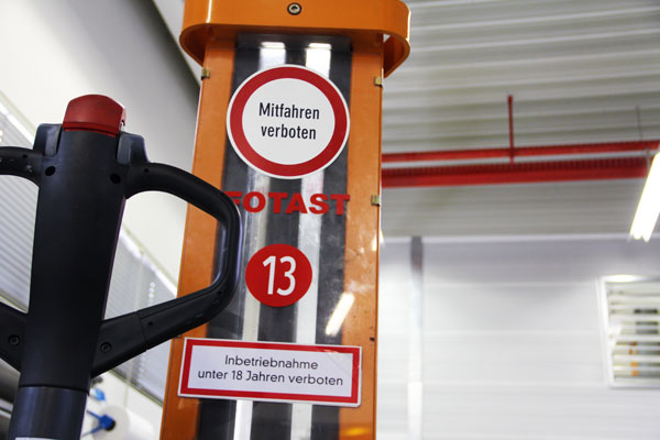 Verbotszeichen, Warnschild